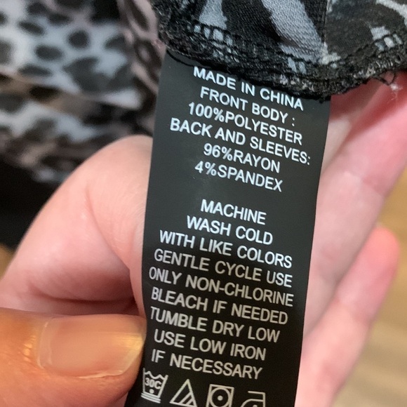 Animal print Vince Camuto Blouse - Picture 7 of 7